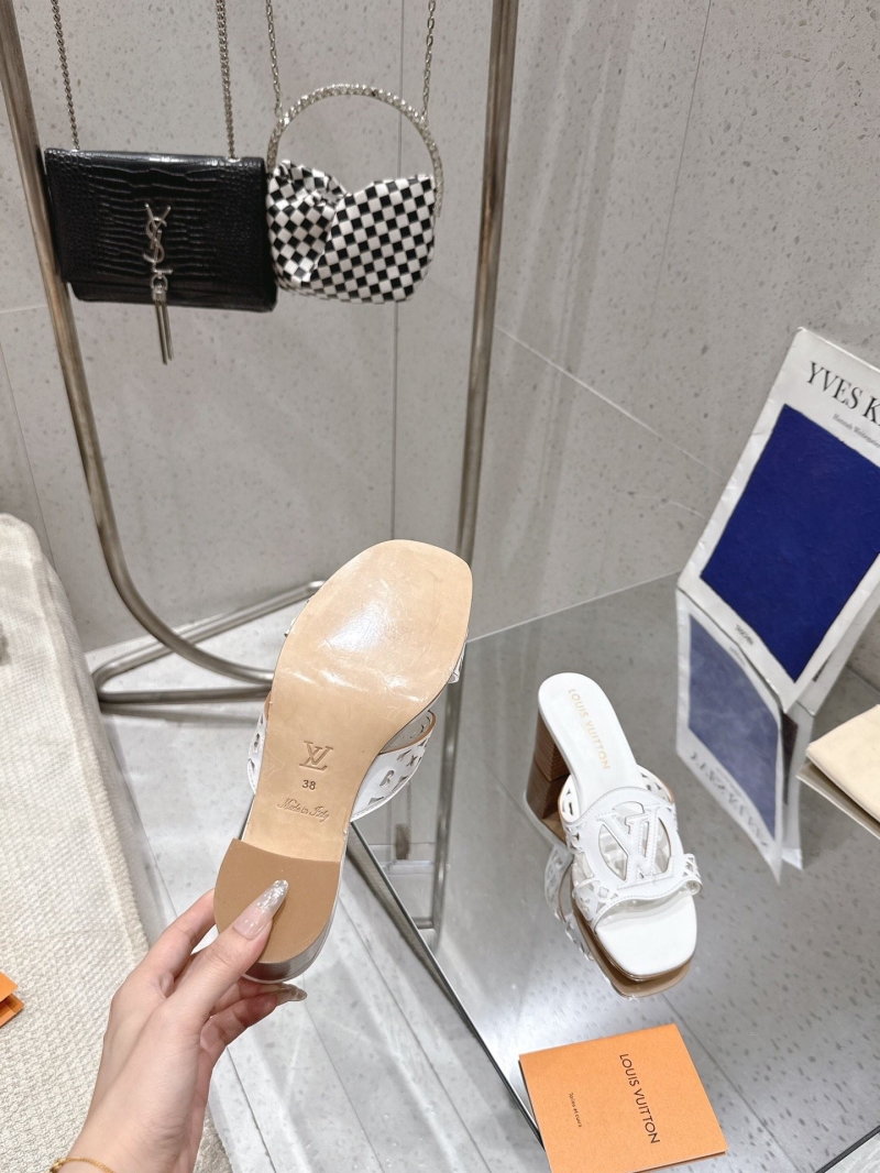 l0vis Vvtt0n slippers